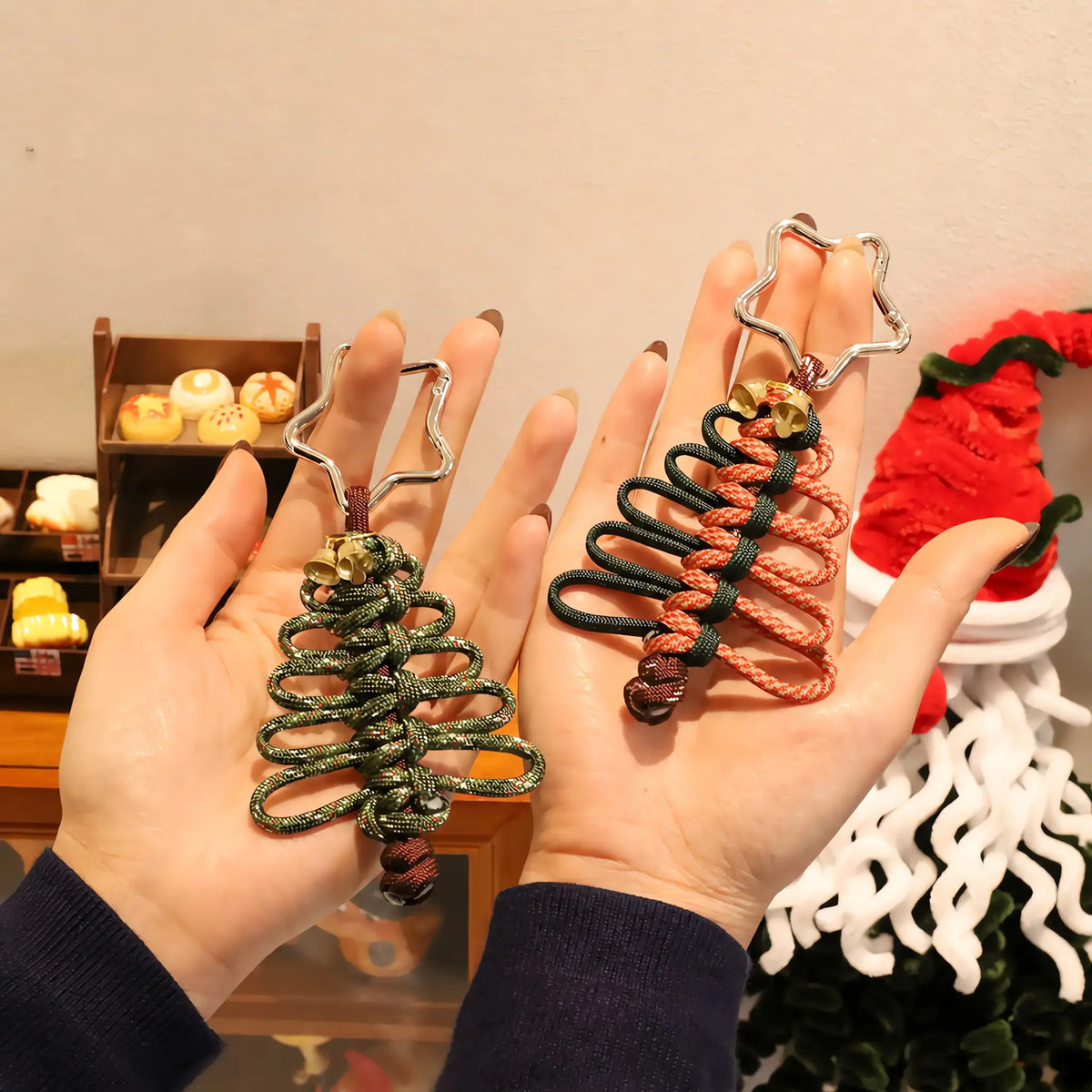EDCForce Handmade Paracord Christmas Tree Lanyard with Star Carabiner